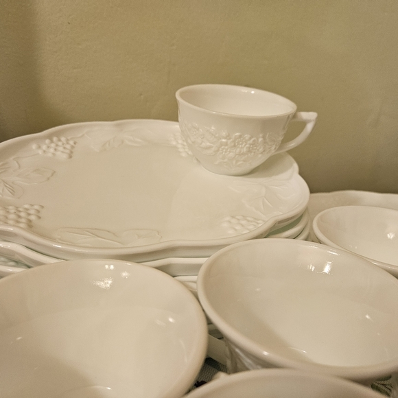 Vintage Indiana Colony Milk Glass Set - Picture 3 of 6